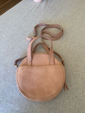 Madewell small round crossbody bag this bag